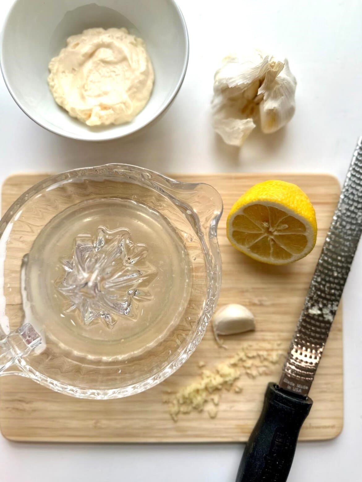 Individual recipe ingredients for lemon aioli.